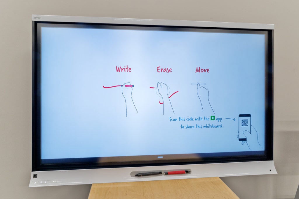 Rudolph-Libbe-Group-Defiance-Schools-SmartBoard-1024x684